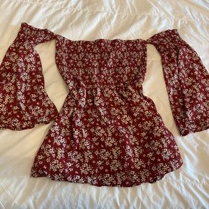 Adorable off the shoulder dress with scrunch top - Size medium